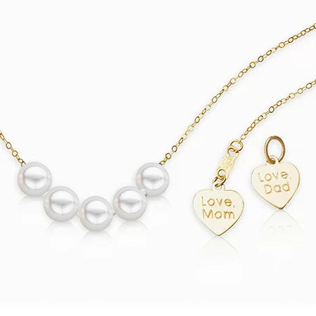 A pearl necklace and 2 engraved gold charms