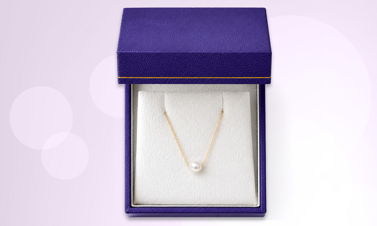 Single-pearl necklace in a purple gift box